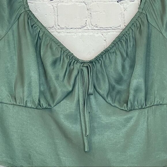 Le Lis Crop Top - Picture 2 of 7